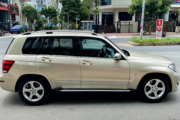 Mercedes-Benz GLK máy dầu mang nhiều tố chất quan trọng đã làm xiêu lòng khách hàng, dòng xe này luôn được đánh giá cao về chất lượng, cũng như về trang bị options “đồ chơi” đi kèm. Ở thời điểm hiện tại, để tìm được một chiếc GLK 220 CDI còn chất thì thực sự không hề dễ dàng, nếu không muốn nó là khan hiếm. Bên cạnh đó, xe máy dầu được khách hàng đi rất nhiều nên mức ODO dừng lại không hề thấp.