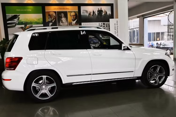 Mercedes-Benz GLK máy dầu sở hữu kiểu dáng thiết kế không mấy khác biệt so các phiên bản GLK máy xăng. GLK 220 CDI có kích thước (DxRxC) lần lượt: 4.536 x 1.849 x 1.696 mm, đi cùng với chiều dài cơ sở là 2.755 mm.