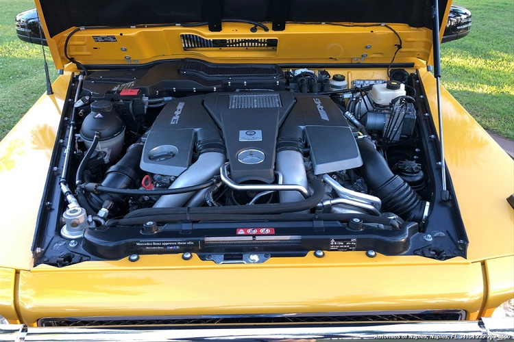 "Trái tim" của G63 AMG 6x6 chính là khối động cơ xăng V8, dung tích 5,5 lít, sản sinh công suất tối đa 544 mã lực và mô-men xoắn cực đại 760 Nm. Sức mạnh được truyền tới bánh thông qua hộp số tự động 7 cấp. Theo đơn vị nhập khẩu tiết lộ giá xe Mercedes-Benz G63 AMG 6x6 khi về Việt Nam lên đến hơn 2 triệu USD (xấp xỉ 47 tỷ đồng).