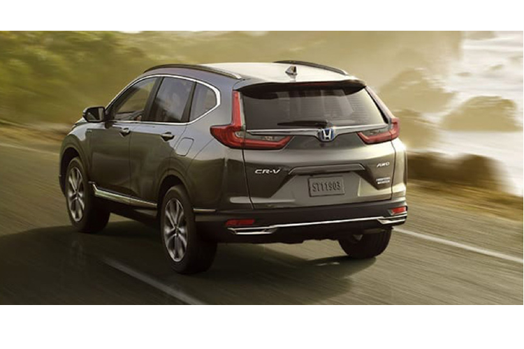 Về nội thất, Mẫu xe SUV Honda CR-V facelift mới không có sự thay đổi so với phiên bản hiện tại, hãng Honda chỉ bổ sung thêm sạc điện thoại không dây và cổng sạc USB bố trí tại bảng điều khiển trung tâm tăng tiện ích cho người dùng khi sử dụng.