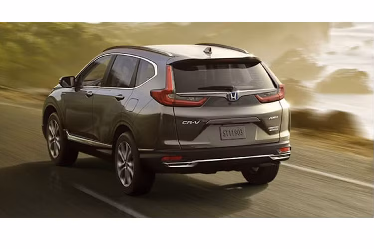 Về nội thất, Mẫu xe SUV Honda CR-V facelift mới không có sự thay đổi so với phiên bản hiện tại, hãng Honda chỉ bổ sung thêm sạc điện thoại không dây và cổng sạc USB bố trí tại bảng điều khiển trung tâm tăng tiện ích cho người dùng khi sử dụng.
