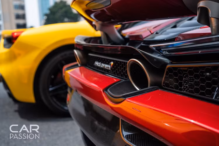 Mclaren 720S Spider được trang bị động cơ V8 tăng áp kép, dung tích 4.0 lít giống với phiên bản mui cứng trước đây. Động cơ này có thể sản sinh công suất cực đại 710 mã lực và mô-men xoắn tối đa 770 Nm. Sức mạnh được truyền đến bánh sau thông qua hộp số tự động, ly hợp kép 7 cấp SSG.