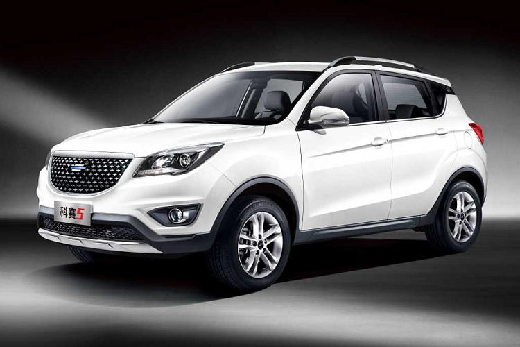 Về mặt cấu hình, Kesai 5 2021 có trang bị một vô lăng đa năng 3 cấu, một màn hình LCD tích hợp ở khu điều khiển trung tâm, một bảng đồng hồ cơ học truyền thống, một hệ thống radar đi lùi, và một cửa sổ trời tự động.