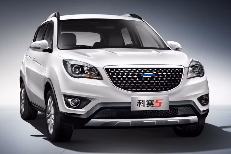 Trên phương diện kích thước, Oshan Kesai 5 là một mẫu SUV 5 chỗ nhỏ bé với chiều dài 4.180 mm, rộng 1.810 mm, cao 1.670 mm, và trục cơ sở 2.560 mm. Hàng ghế phía thứ hai có thể gập xuống để mở rộng không gian chứa hành lý phía sau.