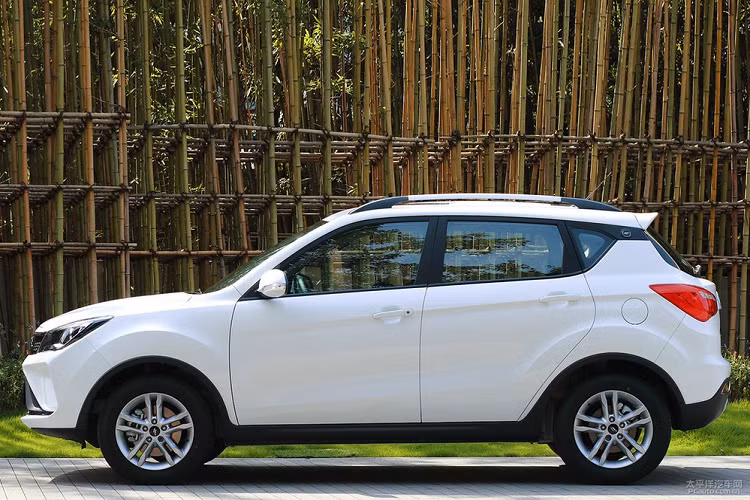 Ngoài ra, người mua sẽ có hai lựa chọn hộp số gồm số sàn 5 cấp hoặc CVT.