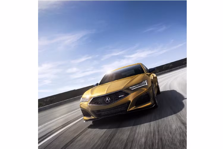 Các tính năng mới bao gồm màn hình theo dõi sự tập trung của người lái, hệ thống nhận dạng bảng hiệu giao thông và hỗ trợ kẹt xe với hệ thống kiểm soát hành trình thích ứng, túi khí hành khách phía trước mới để giảm thiểu các chấn thương tiềm ẩn. Được chế tạo tại Marysville, Ohio, xe sẽ đến các đại lý Mỹ vào mùa thu này. Mức giá xe Acura TLX 2021 khởi điểm sẽ vào khoảng 35.000 USD (hơn 810 triệu đồng).