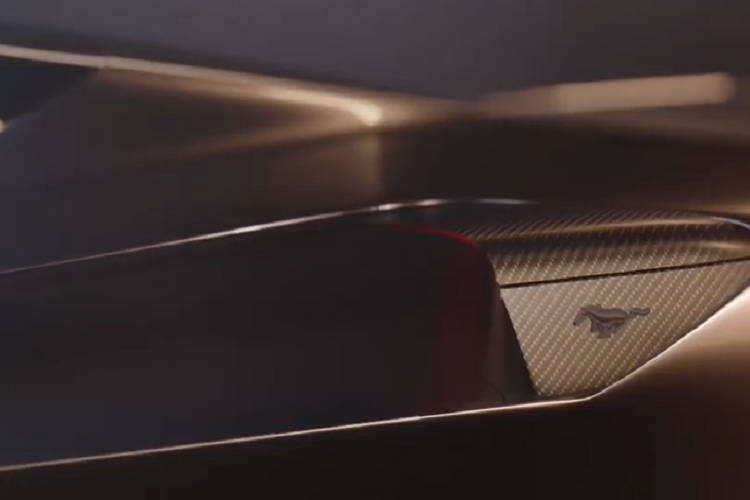 Bởi mẫu Mustang nguyên bản đã được truyền cảm hứng lớn bởi máy bay chiến đấu P-51 Mustang, Ukil cũng đã tìm cảm hứng từ cả những máy bay chiến đấu hiện đại.