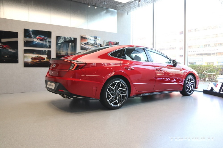 Nguyên nhân là do TC Motors muốn đẩy mạnh sản xuất, lắp ráp xe trong nước thay vì nhập khẩu. Giá xe Hyundai Sonata N Line 2021 tại thị trường Hàn Quốc dao động từ 30,53 - 36,4 triệu Won (638 - 761 triệu đồng).