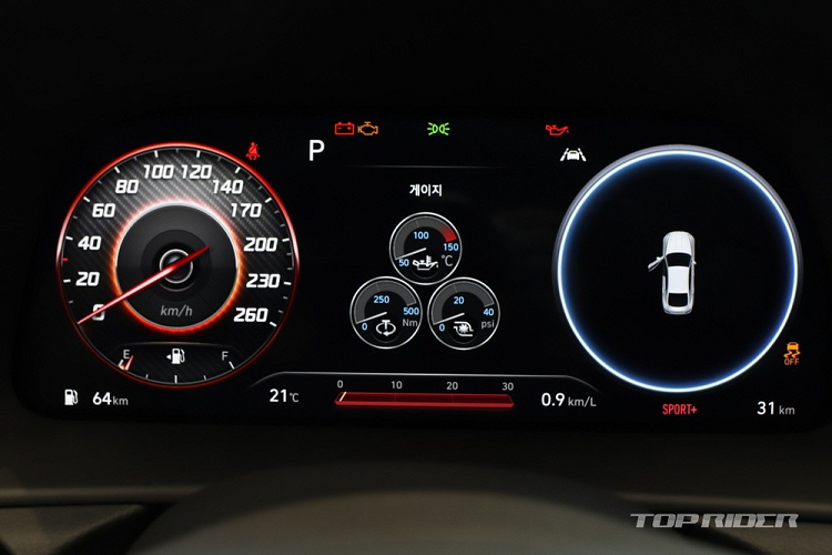 Nút bấm chọn số thay cho cần số truyền thống. Hệ thống âm thanh Bose Premium cao cấp. Nguồn cung cấp sức mạnh của Hyundai Sonata N Line 2021 bắt nguồn từ động cơ xăng 4 xi-lanh, tăng áp, dung tích 2,5 lít, sản sinh công suất tối đa 290 mã lực và mô-men xoắn cực đại 422 Nm. Động cơ kết hợp với hộp số tự động ly hợp kép 8 cấp N mới tương tự người anh em Hyundai Veloster N.