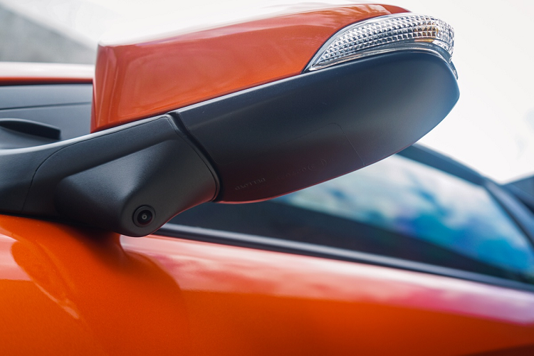 Các tính năng an toàn của mẫu sedan hạng B này gồm 7 túi khí, phanh ABS/EBD, cảnh báo điểm mù, cảnh báo phương tiện cắt ngang phía sau. Nâng cấp đáng chú ý nhất về công nghệ là Vios E và G có thêm hệ thống an toàn chủ động Toyota Safety Sense với chức năng phòng ngừa va chạm, phanh tự động, cảnh báo lệch làn.