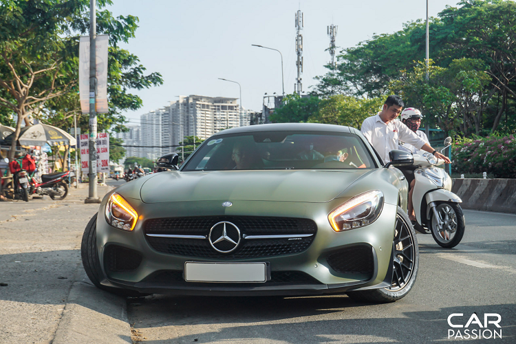 Điểm thú vị về mẫu siêu xe Mercedes-Benz này nằm ở việc đây chính là chiếc AMG GT S Edition 1 đầu tiên cập bến Việt Nam vào năm 2015.