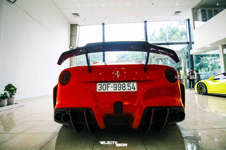 Trọng lượng được phân phối đều với 46% về phía trước và 58% phía sau, hứa hẹn sẽ đem đến cho người lái những trải nghiệm tuyệt vời và xử lý các tình huống một cách dễ dàng.