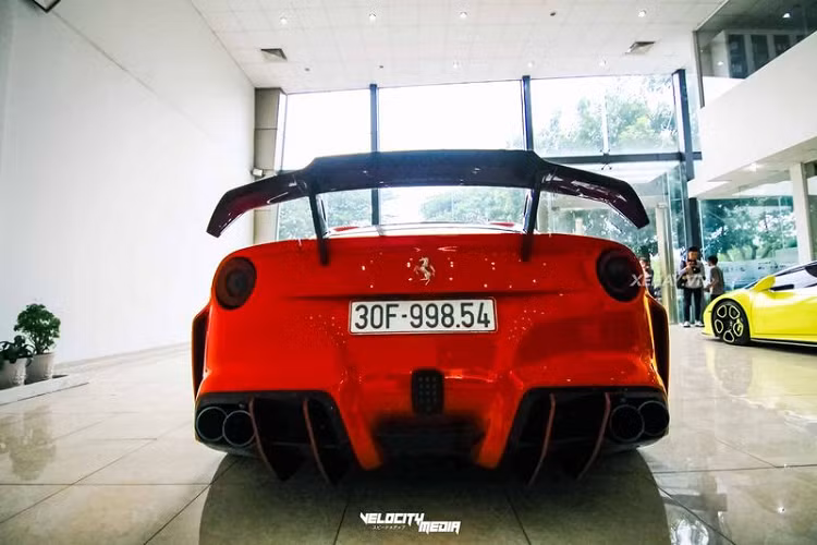 Trọng lượng được phân phối đều với 46% về phía trước và 58% phía sau, hứa hẹn sẽ đem đến cho người lái những trải nghiệm tuyệt vời và xử lý các tình huống một cách dễ dàng.