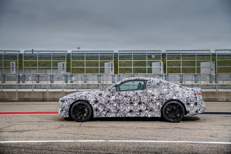 Lựa chọn thứ hai là BMW M3 / M4 Competition 2021 với 503 mã lực và mô-men xoắn cực đại, kết hợp hộp số tự động M Steptronic 8 cấp có tính năng Drivelogic và hệ dẫn động cầu sau.