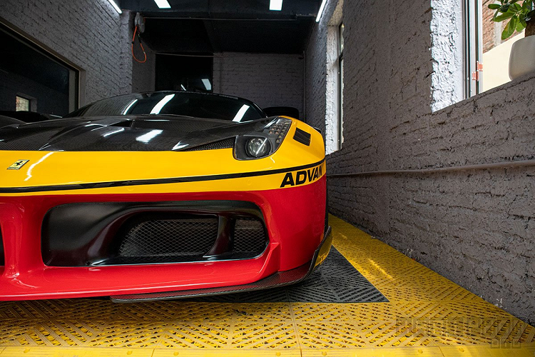 Đến nay, những đại gia Việt có thể mua lại những chiếc Ferrari LaFerrari cũ nhưng mức giá rẻ nhất hiện nay đã là 2,4 triệu USD tại thị trường quốc tế. Điều này đồng nghĩa khi về Việt Nam và để ra biển và lăn bánh trên đường thì chủ nhân phải bỏ ra số tiền không tưởng là 9,2 triệu USD (tương đương khoảng 212 tỷ đồng).