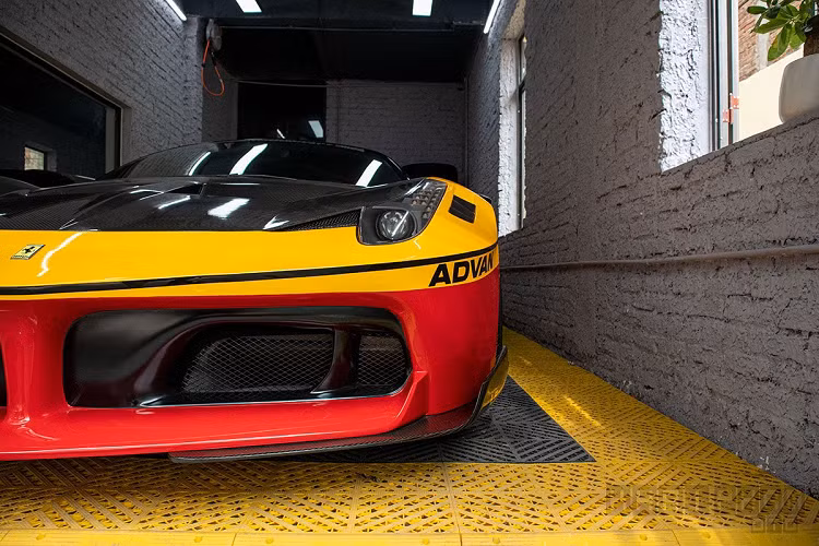 Đến nay, những đại gia Việt có thể mua lại những chiếc Ferrari LaFerrari cũ nhưng mức giá rẻ nhất hiện nay đã là 2,4 triệu USD tại thị trường quốc tế. Điều này đồng nghĩa khi về Việt Nam và để ra biển và lăn bánh trên đường thì chủ nhân phải bỏ ra số tiền không tưởng là 9,2 triệu USD (tương đương khoảng 212 tỷ đồng).