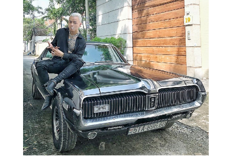 Trong 2 MV là "Bigcityboi" và "Quên Anh Đi" của Binz có sự góp mặt của chiếc xe Mercury Cougar.