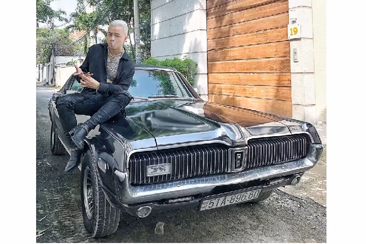 Trong 2 MV là "Bigcityboi" và "Quên Anh Đi" của Binz có sự góp mặt của chiếc xe Mercury Cougar.