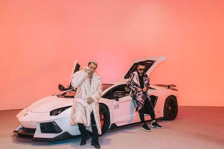 Siêu xe Lamborghini Aventador LP700-4 xuất hiện trong MV "Nguyên team đi vào hết"