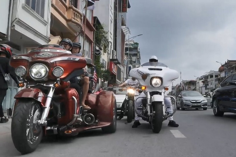 Hai chiếc xe mô tô phân khối lớn hầm hố đến từ thương hiệu Harley-Davidson