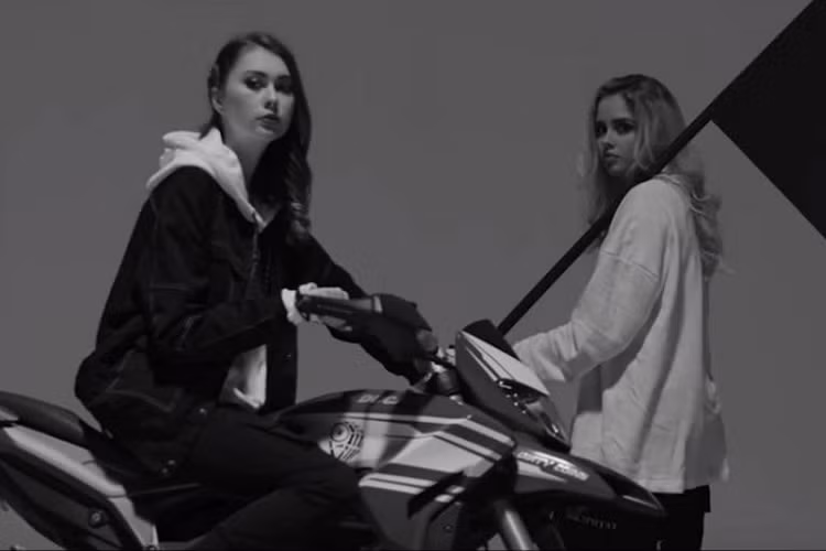 Ngoài ra còn có mẫu xe mô tô của Ducati.