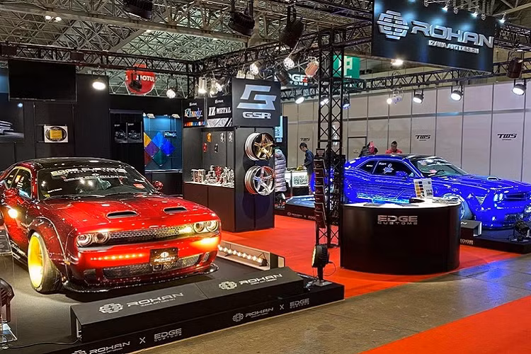 Rohan không phải là một cái tên xa lạ ở Tokyo Auto Salon, và hồi 3 năm trước, họ đã trưng bày một chiếc Nissan GT-R mạ crôm vàng thuộc hàng ấn tượng bậc nhất từ trước tới nay.