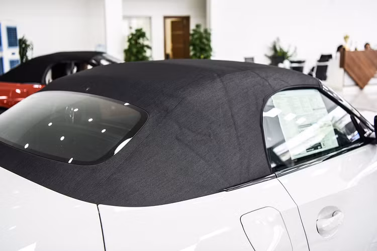 BMW Z4 đời 2020 quay trở lại sử dụng mui mềm, điều khiển điện thay cho kiểu mui cứng của thế hệ trước. 