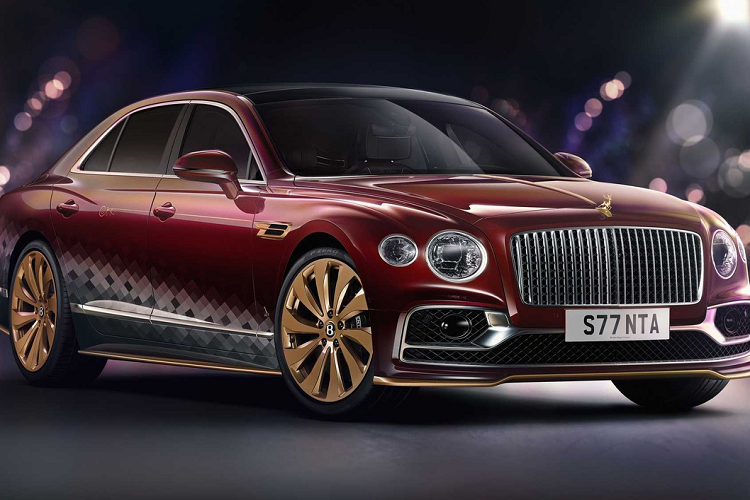 Bentley vừa giới thiệu mẫu Flying Spur mang phong cách xe tuần lộc của ông già Noel. Chiếc xe Bentley Flying Spur 2021 mới được thương hiệu Anh quốc trang trí để chào đón Giáng sinh.