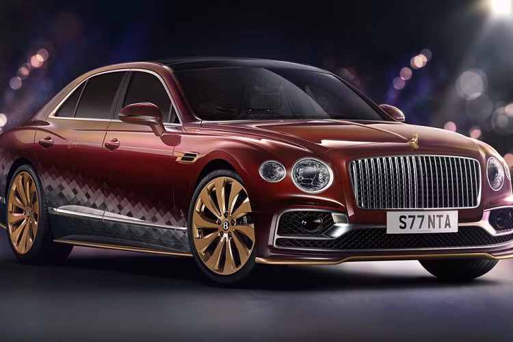 Bentley vừa giới thiệu mẫu Flying Spur mang phong cách xe tuần lộc của ông già Noel. Chiếc xe Bentley Flying Spur 2021 mới được thương hiệu Anh quốc trang trí để chào đón Giáng sinh.