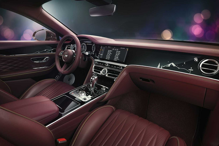 Bên trong cabin, ghế được bọc da màu Cricket Bauble và chỉ khâu màu vàng tương phản. Tên của ông già Noel được in trên ghế lái. Các ta-pi cửa và bảng táp-lô được khảm họa tiết màu trắng mô tả bối cảnh Bắc Cực.