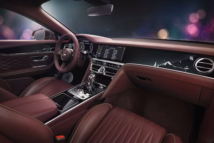 Bên trong cabin, ghế được bọc da màu Cricket Bauble và chỉ khâu màu vàng tương phản. Tên của ông già Noel được in trên ghế lái. Các ta-pi cửa và bảng táp-lô được khảm họa tiết màu trắng mô tả bối cảnh Bắc Cực.