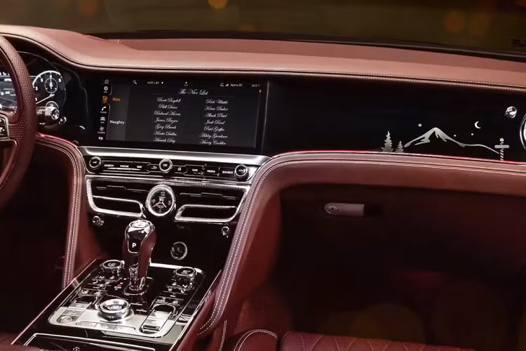 Đặc biệt, hệ thống giải trí của chiếc Bentley Flying Spur bản Giáng sinh này còn hiển thị danh sách những đứa trẻ ngoan để ông già Nodel tiện gửi quà. Khi nhấn nút khởi động, chiếc xe sẽ phát ra âm thanh tiếng chuông xe trượt tuyết.