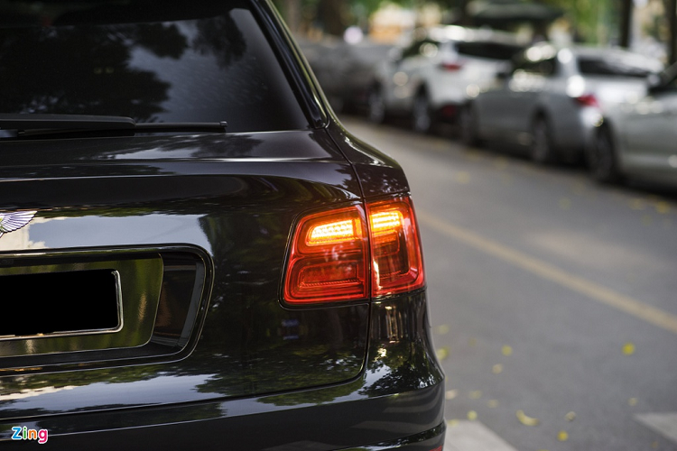 Bentley Bentayga Design Series sử dụng động cơ V8 tăng áp kép, 4.0L. Động cơ này cho công suất cực đại 542 mã lực và mô-men xoắn 770 Nm. Hộp số tự động ZF 8 cấp và hệ dẫn động 4 bánh.