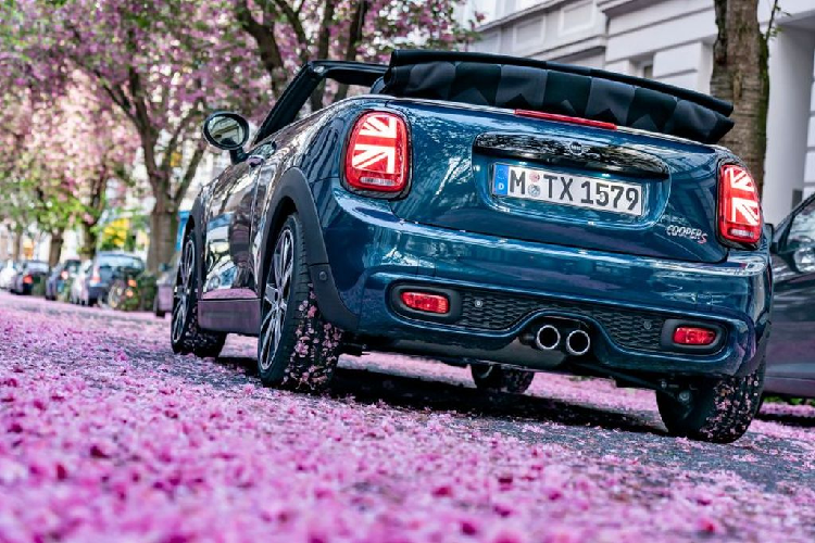 Đặc biệt, địa điểm thiết kế trên mẫu xe sang cỡ nhỏ MINI Convertible Sidewalk 2020 này từng được liệt kê trong danh sách “Top những điểm đến phải ghế thăm trước khi chết.”
