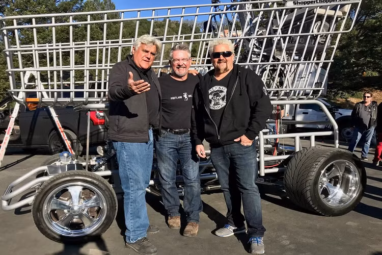 Cụ thể hơn, Shopper Chopper hàng khủng đến từ Pennsylvania và đã tồn tại được 8 năm. Ở địa phương, nó đã đạt được coi là một huyền thoại từ lâu, xuất hiện ở tất cả các loại sự kiện, cho dù đó là sự kiện từ thiện hay cơ hội quảng cáo, triển lãm xe ô tô, và diễu hành thành phố. Nó đã góp mặt trong các video quảng cáo trực tuyến và truyền hình, thậm chí còn được sử dụng bởi người nổi tiếng.