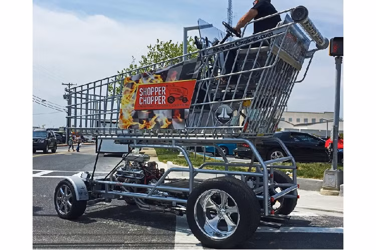 Vào cuối những năm đó, hai người biết rằng họ đã có một thứ đặc biệt trong tay, vì vậy họ quyết định sử dụng nó cho các cuộc diễu hành tại địa phương. Mặc dù xuất hiện vô số lần trên các phương tiện truyền thông, thế nhưng cả Calvin và Brent đều chưa từng tiết lộ cụ thể họ đã lắp ráp chiếc xe như thế nào. Tuy nhiên, Calvin từng nói rằng một trong những thách thức lớn nhất là lắp tất cả các bộ phận xe ô tô thông thường lại với nhau, sao cho vẫn có được vẻ ngoài đẹp đẽ cuối cùng.