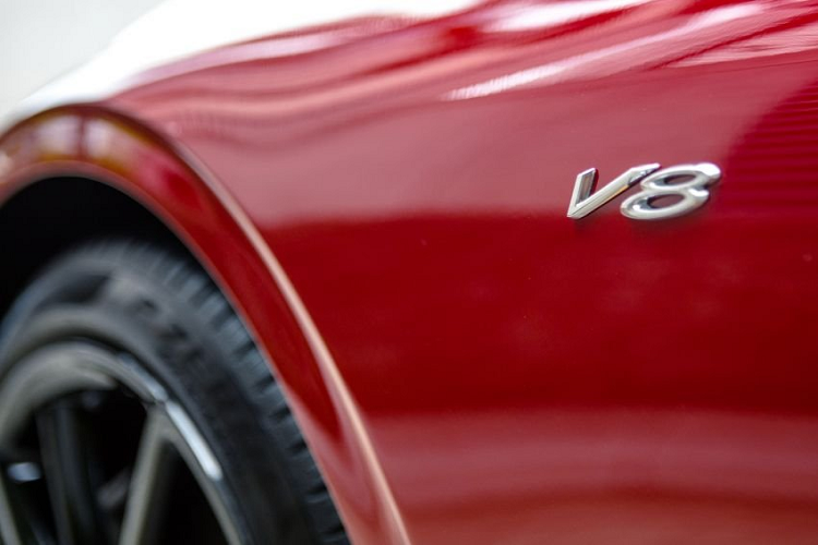 Tại Malaysia, giá xe Bentley Continental GT V8 mới với giá là 795.000 RM (tương đương 4,3 tỷ đồng). Bentley Flying Spur mới ra mắt đầu năm nay tại đây có giá 840.000 RM (khoảng 4,5 tỷ đồng).