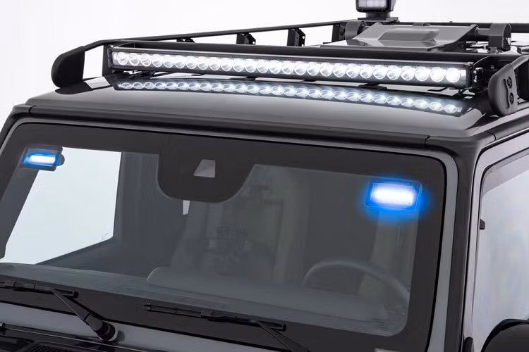 Với gói độ Invicto Pure, Mercedes-Benz G-Class sẽ kết hợp khả năng chống đạn với thiết kế nội - ngoại thất gần như không khác gì xe nguyên bản. Trong khi đó, gói Invicto Luxury lại bổ sung nội thất thiết kế theo yêu cầu của khách hàng và lắp thủ công, sử dụng chất liệu da cao cấp nhất cũng như Alcantara. Bên ngoài xe, khách hàng có thể chọn những phụ kiện ngoại thất thể thao hơn theo catalogue của hãng Brabus.