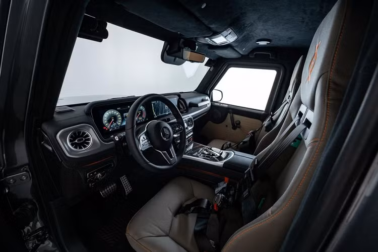 Trong đó, hệ thống MOLLE (Modular Lightweight Load-carrying Equiment) bao gồm các thành phần mang theo để treo, đựng và cài các thiết bị dùng cho lực lượng vũ trang.