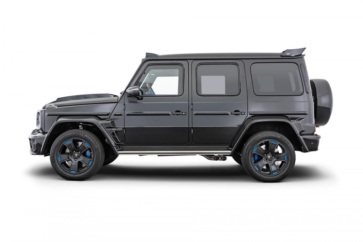 Nằm bên dưới nắp ca-pô của Mercedes-Benz G-Class bọc thép chống đạn là khối động cơ xăng V8, tăng áp kép, dung tích 4.0 lít nhưng đã được nâng cấp để tạo ra công suất tối đa 789 mã lực và mô-men xoắn cực đại 1.000 Nm. Nhờ đó, xe có thể tăng tốc từ 0-100 km/h trong 8,2 giây và đạt vận tốc tối đa giới hạn điện tử 210 km/h. Hiện giá xe Mercedes-Benz G-Class bọc thép chống đạn của Brabus vẫn chưa được công bố.