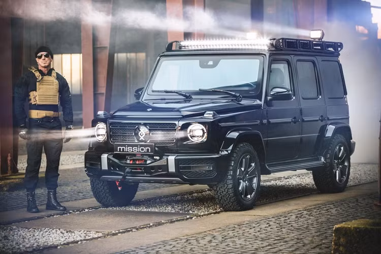 Thương hiệu độ xe Brabus nổi tiếng của Đức hiện đã tham gia vào cả mảng ô tô bọc thép chống đạn với dòng sản phẩm Invicto mới. Mẫu xe bọc thép chống đạn Invicto đầu tiên của Brabus được phát triển dựa trên SUV hạng sang Mercedes-Benz G-Class.
