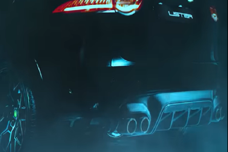 Bên cạnh đó, khoang nội thất cũng “thoắt ẩn thoắt hiện” với một số chi tiết như các huy hiệu in chữ Lister trên tựa đầu hay bậc cửa. Và tất nhiên, huy hiệu này cũng sẽ thay thế biểu tượng Jaguar trên lưới tản nhiệt hay nắp trung tâm của bộ mâm đa chấu.