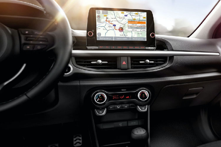 Kia Picanto 2021 có 2 tùy chọn động cơ Smartstream mới là 1.0L hút khí tự nhiên và 1.0L tăng áp. Động cơ 1.0L hút khí tự nhiên cho công suất 66 mã lực, trong khi động cơ tăng áp 1.0L sản sinh công suất 99 mã lực.