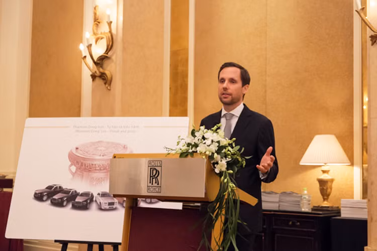 Rolls-Royce Phantom Ngân Vũ: lấy cảm hứng từ niềm tin dân gian vào mưa rơi là biểu hiện của sự may mắn và những điều tốt đẹp; Phù Sa: lấy cảm hứng từ truyền thống nghề làm nông của người Việt; Mẹ Âu Cơ: lấy cảm hứng từ truyền thuyết tổ mẫu Âu Cơ và tổ tiên người Việt.