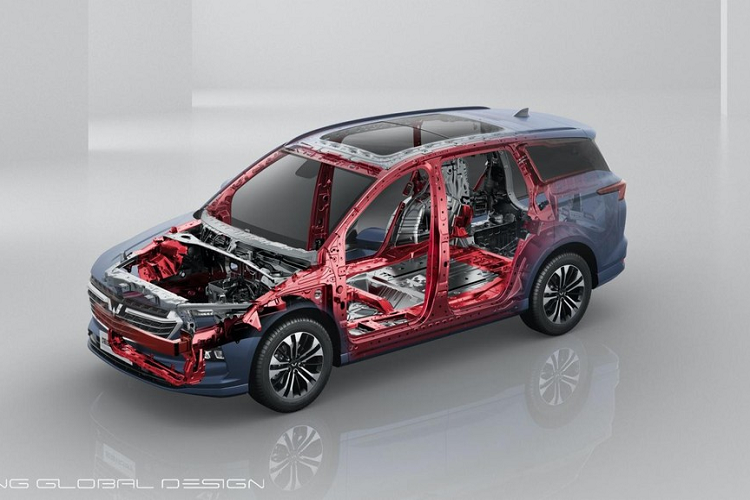 Mẫu MPV Wuling Victory 7 chỗ mới mẻ này cũng trang bị cửa sổ trời toàn cảnh lớn nhất trong phân khúc với kích thước 1.365 x 870 mm. Nó cũng có trang bị một bộ lọc không khí PM2.5 và máy tạo ion âm mà có tác dụng “chặn bụi, vi rút và vi khuẩn để tạo ra một môi trường nội thất trong lành với mức độ bảo vệ N95”. Xe có cấu trúc thân vỏ sức chống chịu cao làm từ 31% thép cường độ siêu cao đẳng cấp hàng không và 63% thép cường độ cao. Nó còn có 6 túi khí phía trước và 6 túi khí bên cửa cũng như 4 camera ngoại thất góc rộng và 6 radar