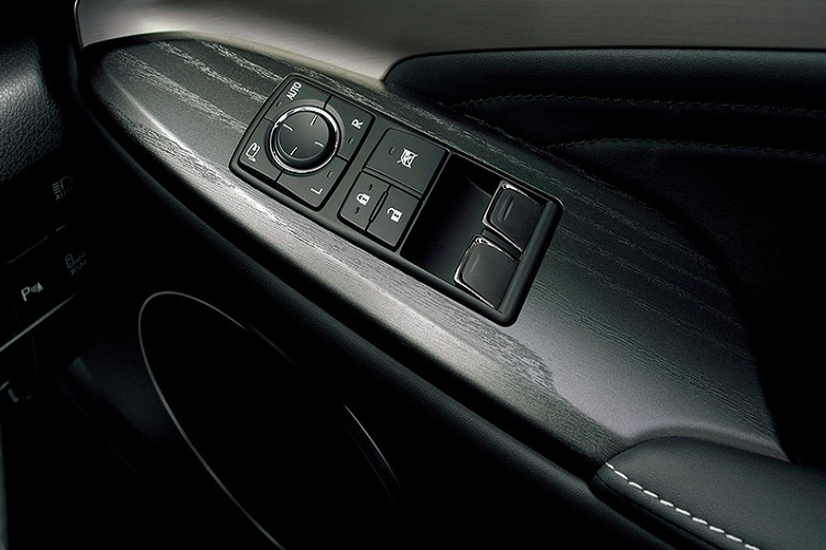 Tại Nhật Bản, Lexus RC 300 Emotional Ash có giá từ 6,469 triệu yen (61.821 USD), trang bị động cơ 4 xy-lanh tăng áp 2.0L. Phiên bản Lexus RC 300h Emotional Ash có giá 6,917 triệu yen (66.102 USD) và cuối cùng là RC 300h Emotional Ash, trang bị động cơ V6, giá 7,477 triệu yen (71.454 USD).