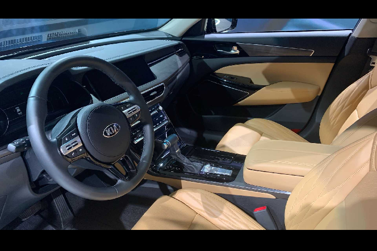 Dù vậy, điều này không ngăn cản hãng xe Hàn làm "cú chót", nâng cấp bản giữa đời cho Kia K7 2020 mới để tăng doanh số. Tuy nhiên, theo cái nhìn của nhiều chuyên gia thì nó vẫn chưa cải thiện được quá nhiểu.