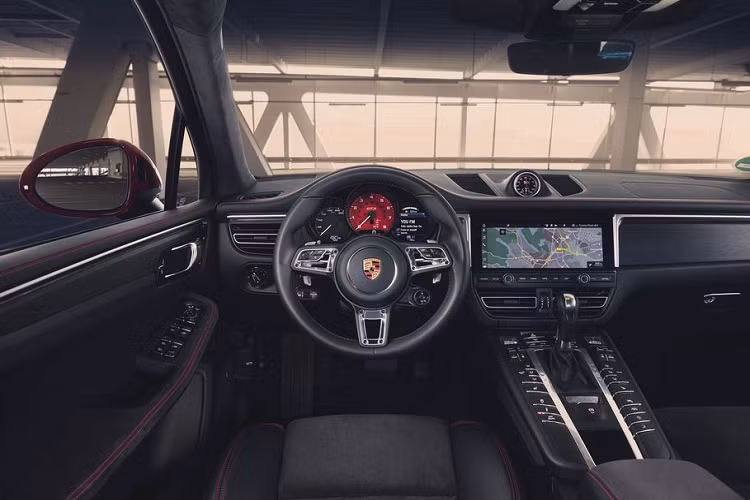 Mô-men xoắn cực đại đạt 520 Nm (tăng thêm 20 Nm) tại dải vòng tua từ 1,750 đến 5,000 vòng/phút. Phiên bản thể thao nhất của dòng xe Macan tiêu thụ 9,6 lít nhiên liệu trên 100 km, theo tiêu chuẩn NEDC.