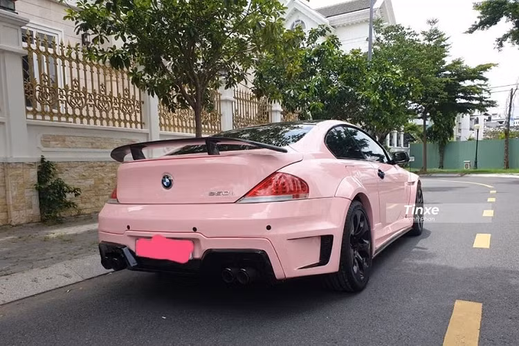 BMW 650i được trang bị khối động cơ V8, dung tích 4.8 lít, sản sinh ra công suất tối đa 362 mã lực tại vòng tua máy 6.300 vòng/phút và mô-men xoắn cực đại 490 Nm tại vòng tua máy 3.400 vòng/phút. Chiếc xe trong bài được chủ nhân nâng cấp lại hệ thống ống xả độ cho xe nhằm mang đến "tiếng thở" uy lực hơn.