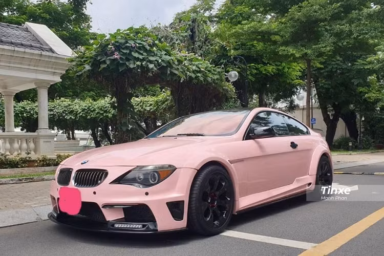 Trong thời gian gần đây, màu hồng đang được rất nhiều chủ nhân của siêu xe, xe siêu sang và cả xe thể thao tại dải đất hình chữ S lựa chọn làm bộ áo chính cho năm 2020. Thành viên mới nhất gia nhập các mẫu xe có màu hồng tại Việt Nam chính là BMW 6-Series độ body kit.